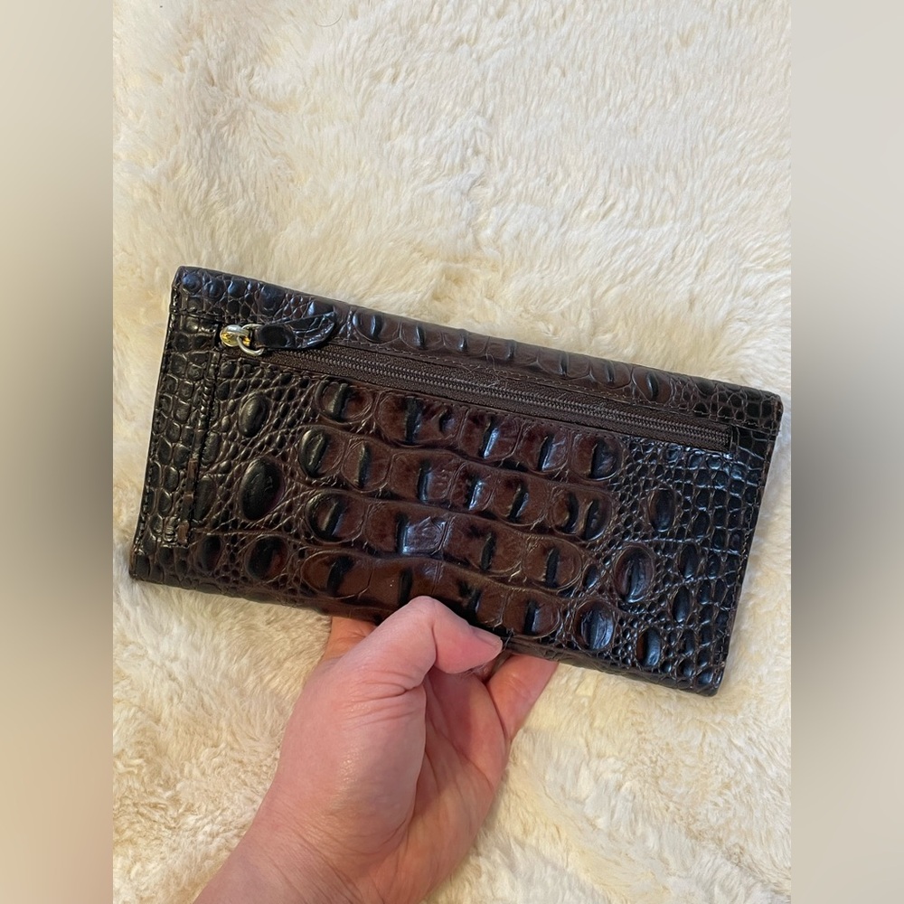 Brahmin wallet in very good condition